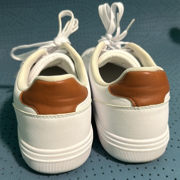 Levis man sneakers very good condition size 9 - Picture 3 of 6